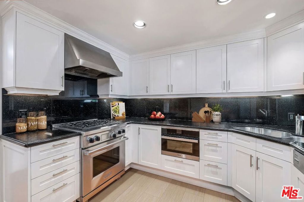 2792 Bottlebrush Drive