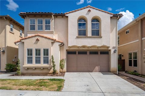 Photo of 3301 Terrace Ridge Ln, Long Beach, CA 90804 (MLS # IG26066411)