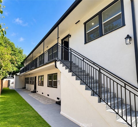 Photo of 11689 Chandler BLVD, Valley Village, CA 91601 (MLS # BB26229738)