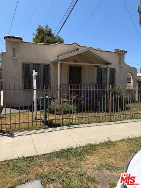 Photo of 4014 W 30th Street, Los Angeles, CA 90016 (MLS # 26866645)