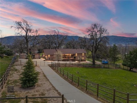 Photo of 29210 Greenwater Drive, Tehachapi, CA 93561 (MLS # SR26033795)