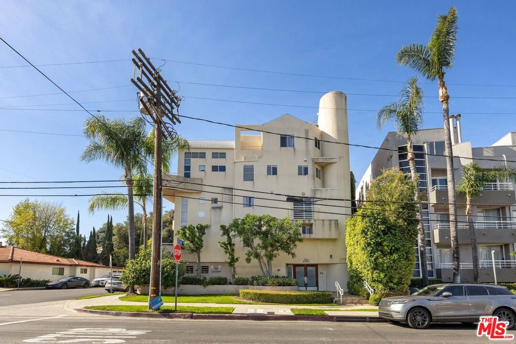 4549 Haskell Avenue 1