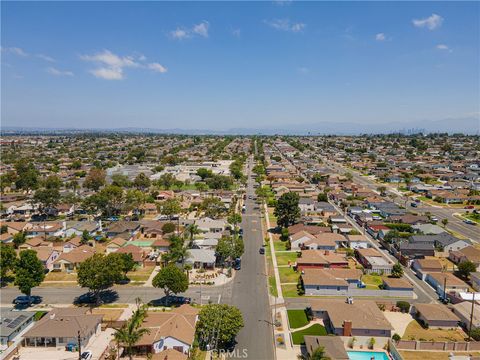 Tiny photo for 11028 Spinning Avenue, Inglewood, CA 90303 (MLS # SB25149054)