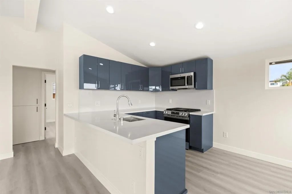 San Diego, California 92109, United States, ,Residential,Active,199424