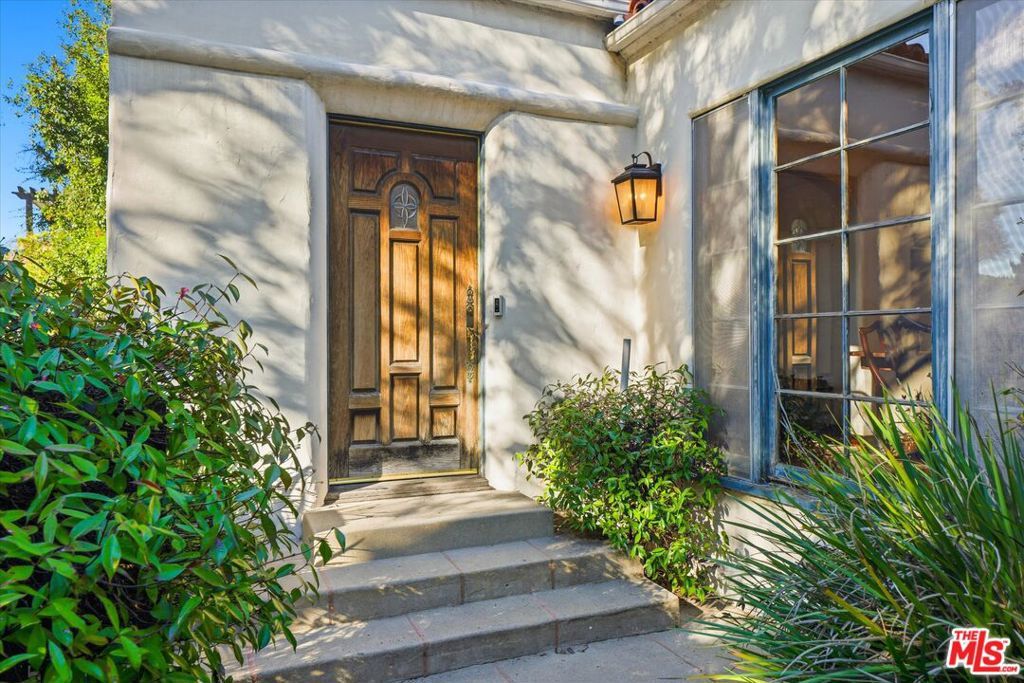 Photo of 2333 22nd Street, Santa Monica, CA 90405 (MLS # 26637511)