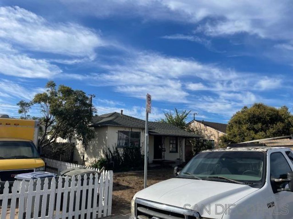 Photo of 430 W W Fir Ave Ave, Oxnard, CA 93033 (MLS # 260001281SD)