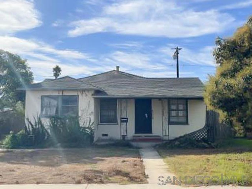 Photo of 430 W W Fir Ave Ave, Oxnard, CA 93033 (MLS # 260001281SD)