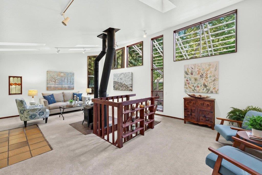 355 Valencia Road