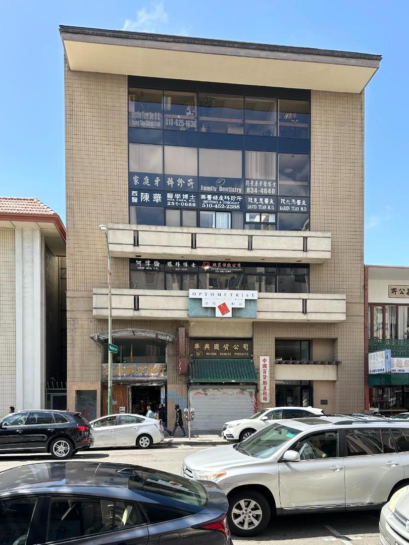 Located in Central Oakland Chinatown, across a street from Pacific Renaissance Plaza, great location for investment or owner used. Approximately 2000 sq. ft mezzanine. One bathroom on each level.