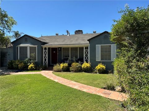 Photo of 5431 Agnes Avenue, Valley Village, CA 91607 (MLS # SR25169078)