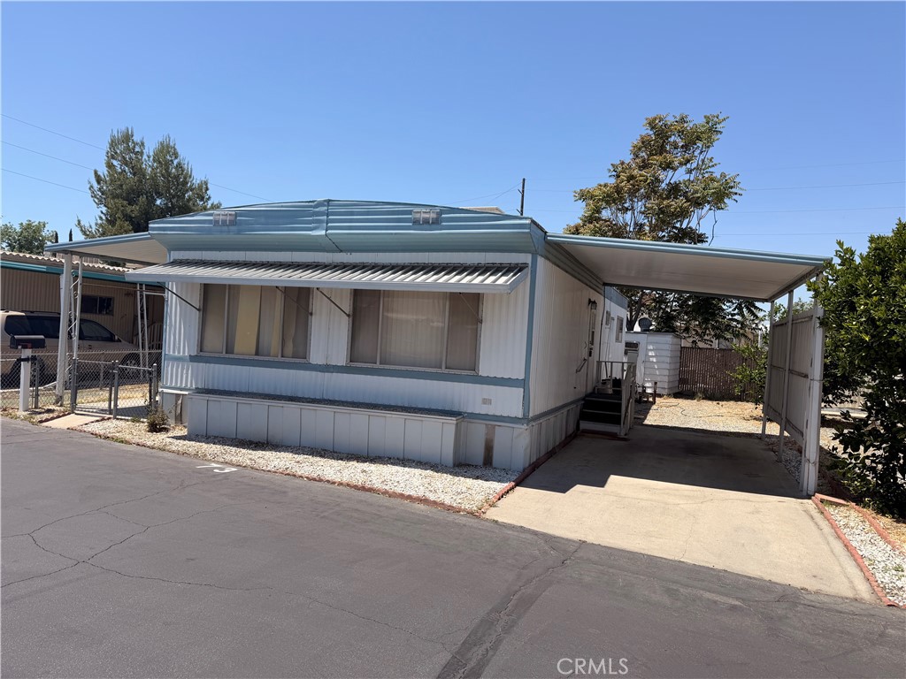 999 S Santa Fe Avenue 73