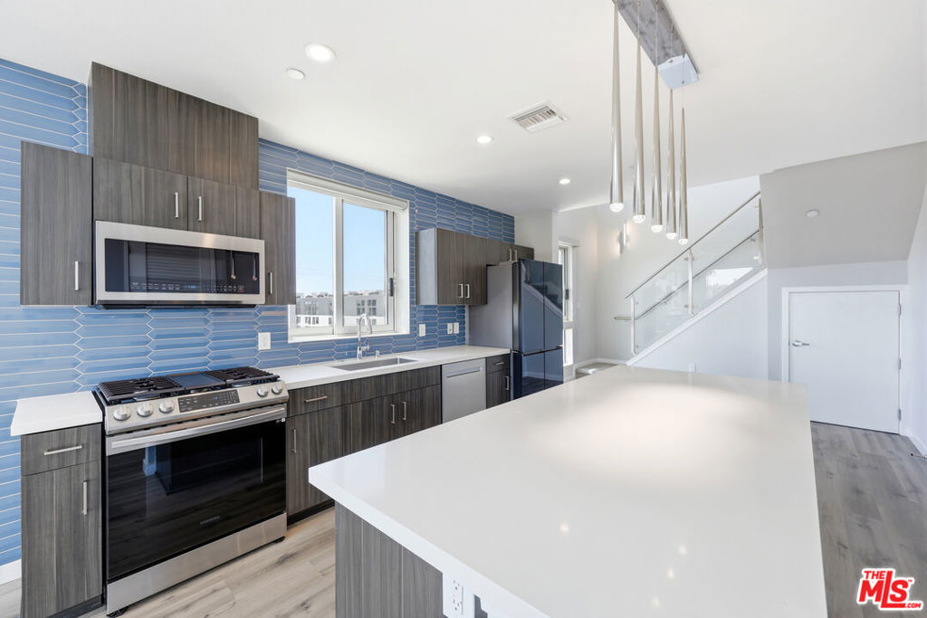 4140 Glencoe Avenue 516