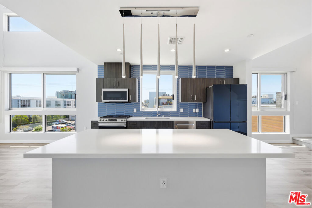 4140 Glencoe Avenue 516