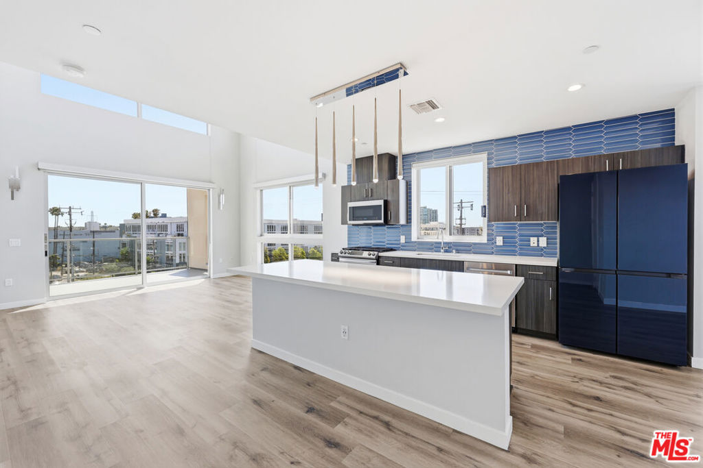 4140 Glencoe Avenue 516