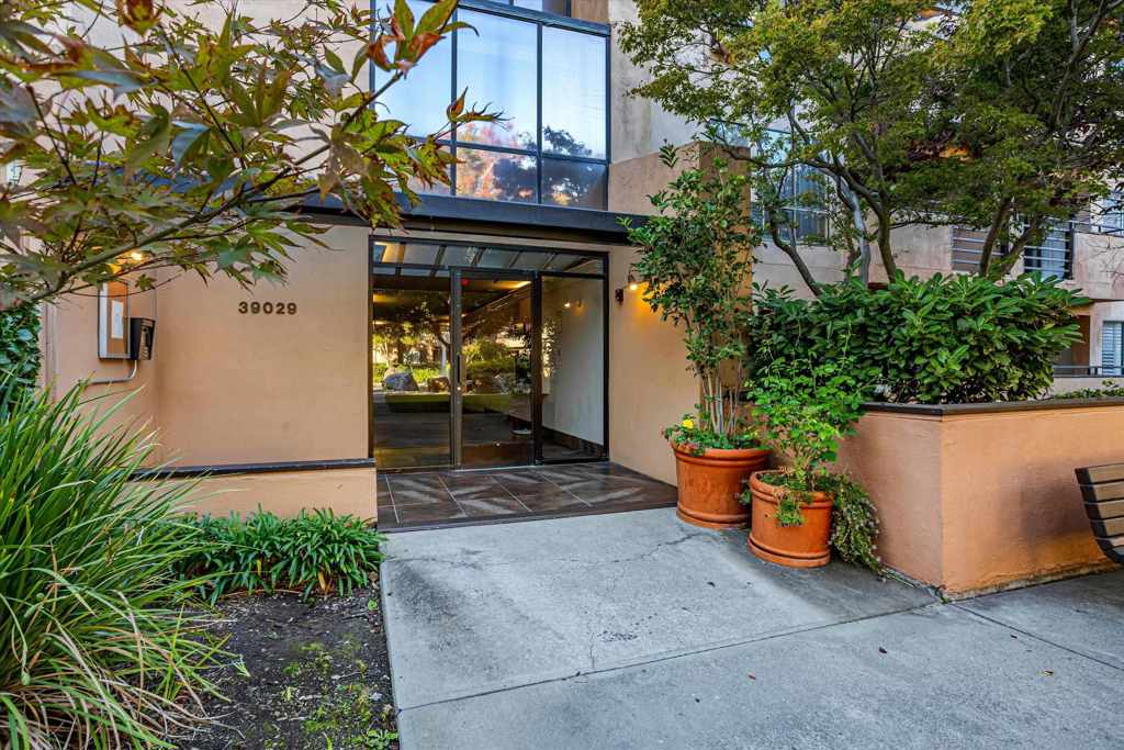 39059 Guardino Dr 206