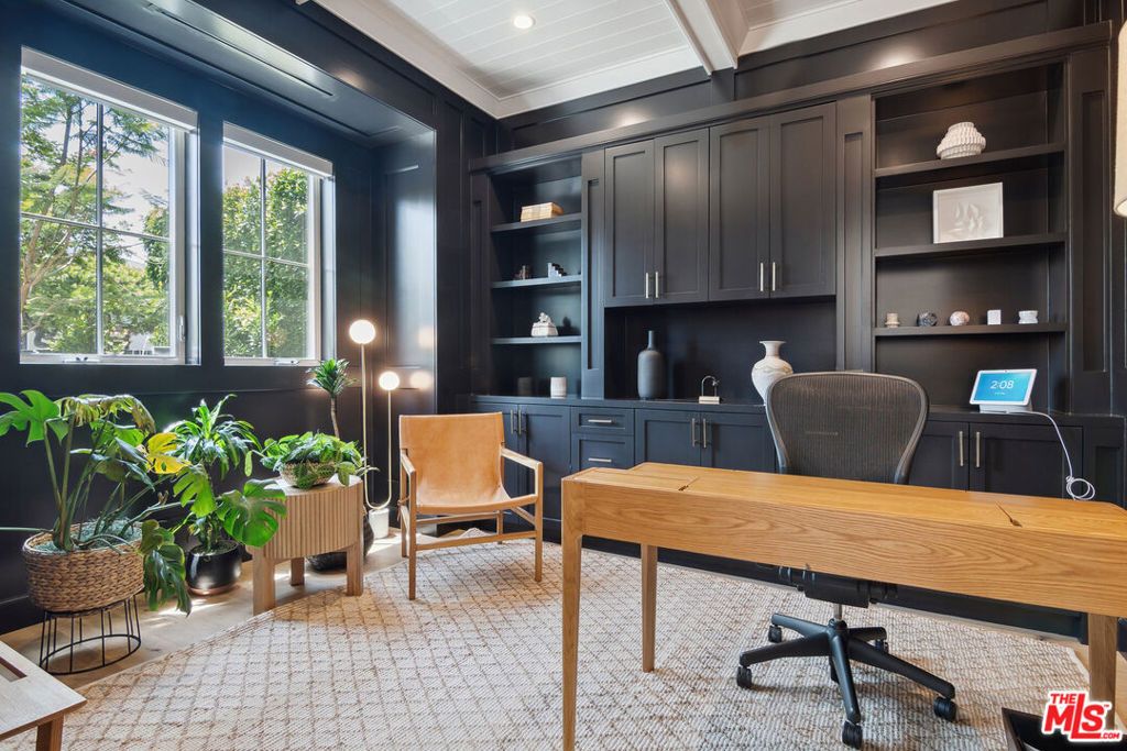 Photo of 806 N Stanley Avenue, Los Angeles, CA 90046 (MLS # 25602307)