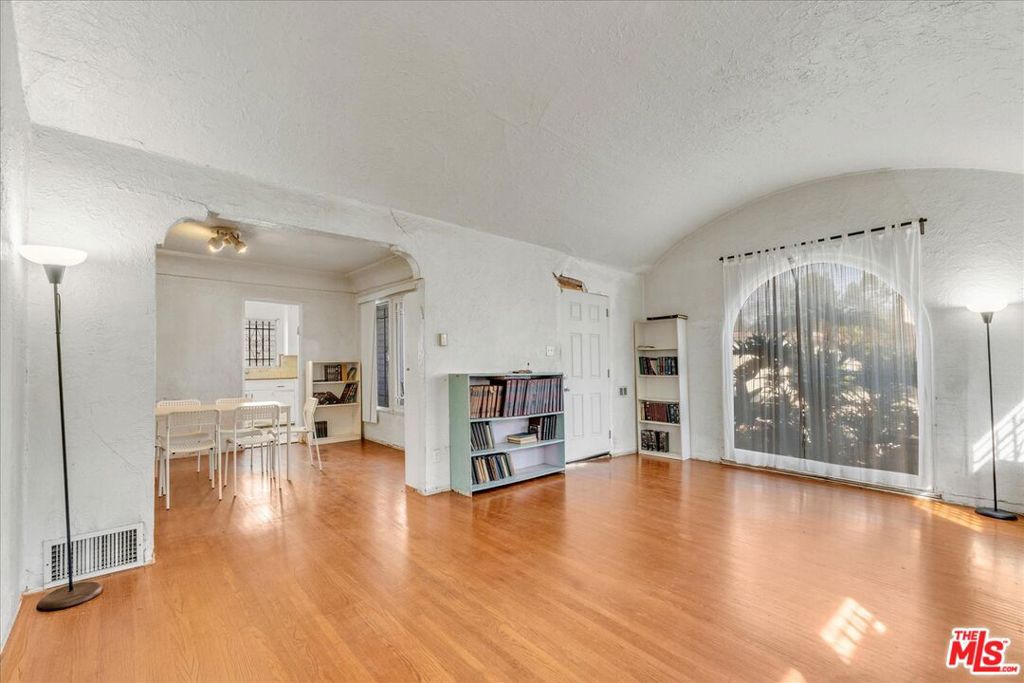 7508 Rosewood Avenue