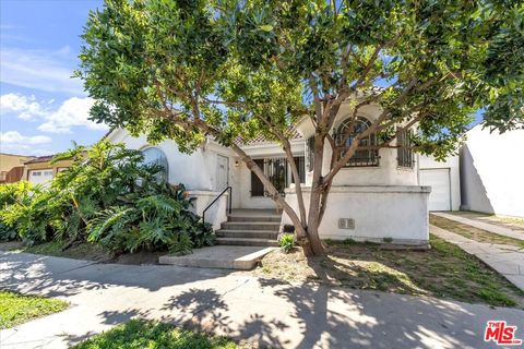 Photo of 7508 Rosewood Avenue, Los Angeles, CA 90036 (MLS # 26661115)