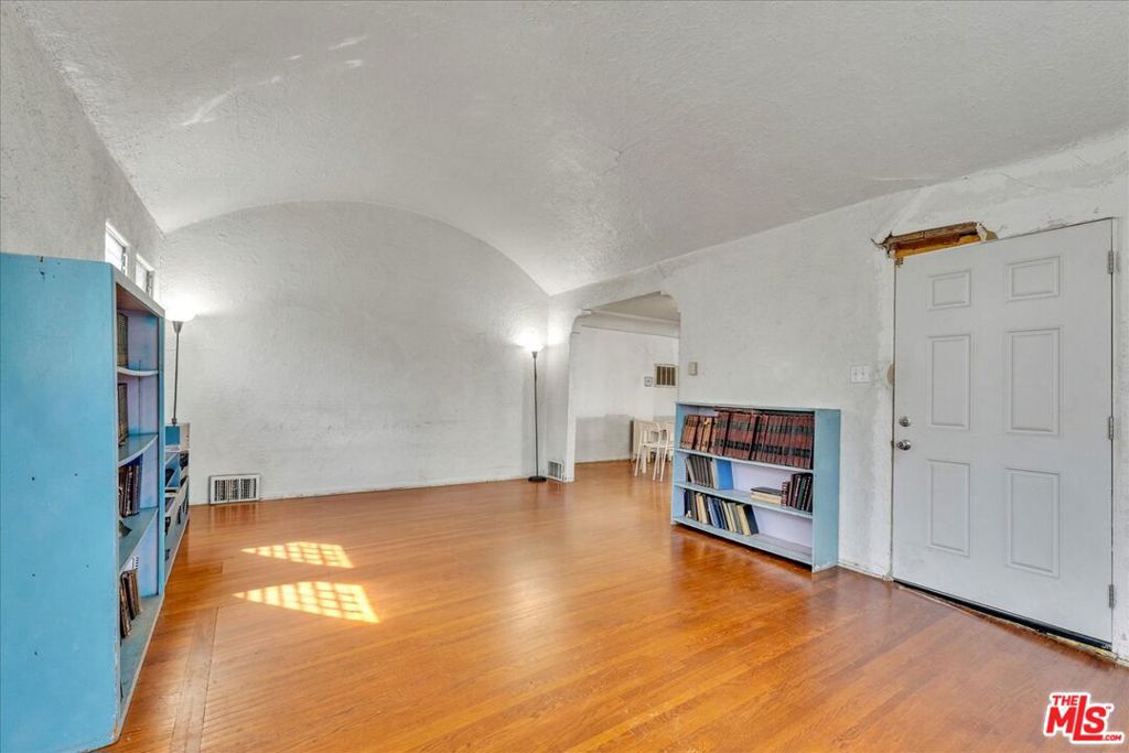 7508 Rosewood Avenue