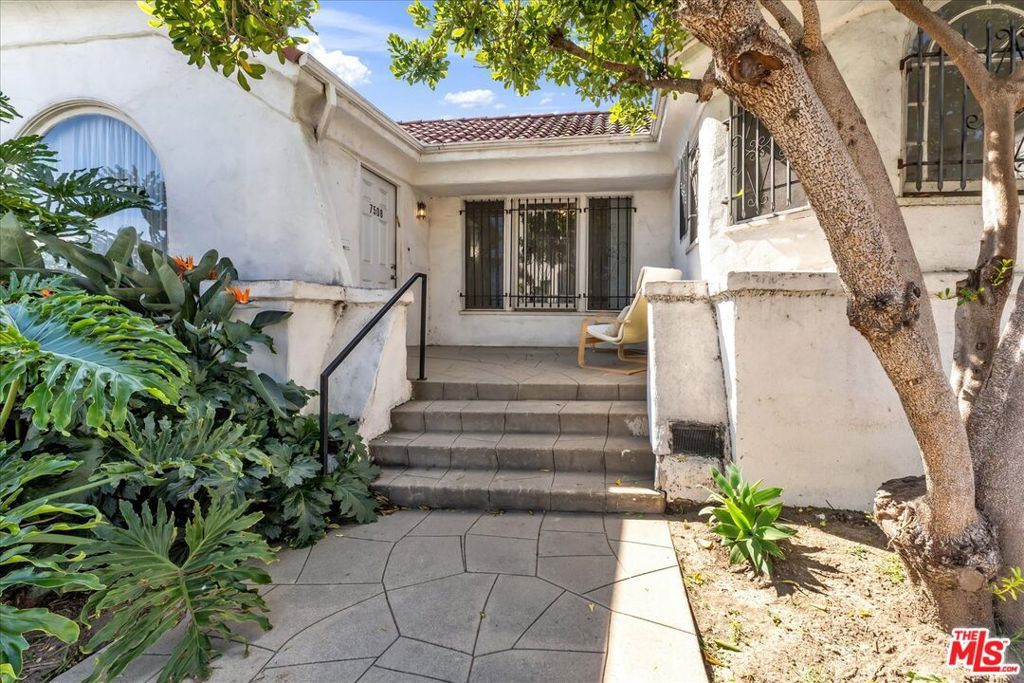 Photo of 7508 Rosewood Avenue, Los Angeles, CA 90036 (MLS # 26661115)
