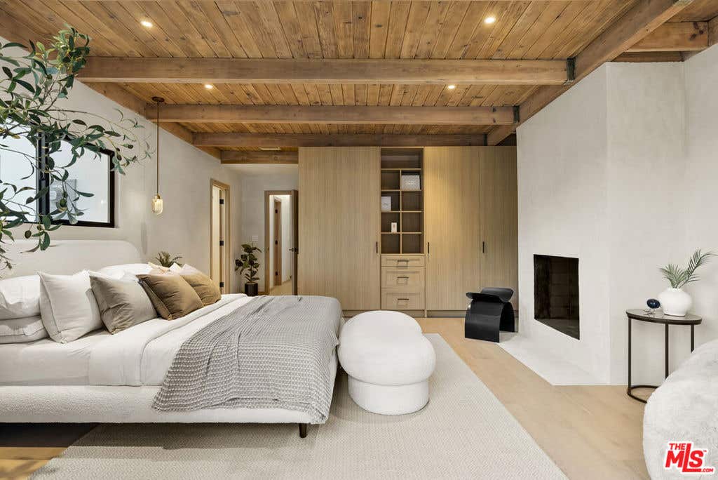 Photo of 3841 S Redondo Boulevard, Los Angeles, CA 90008 (MLS # 26837093)