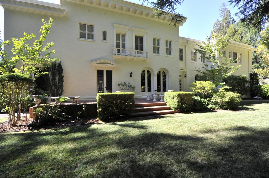 7614+/-SF, 8BR/8BA PLUS 2 HALF BA'S WHICH INCLUDES A GUEST HOUSE(2BR/2BA). SWEEPING LAWN, LARGE POOL WITH SPA & CABANA, 3 CAR ATTACHED GARAGE.(SF INCLUDES GUEST HOUSE(714SF))