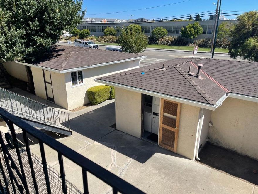 This beautiful, bright, spacious and updated unit features laminate floors, double pane windows, onsite laundry, lots of storage space and 1 car detached carport. Located in a small 12 unit building, it offers quiet and peaceful living. Great Sunnyvale location with easy access to freeways, bay area jobs, schools and shopping.