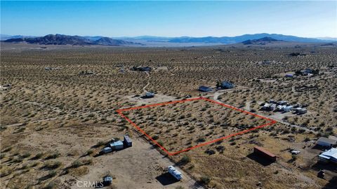 Photo of 702 Bell Road, Johnson Valley, CA 92285 (MLS # HD26045952)