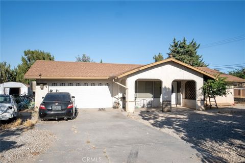 Photo of 7323 Oakwood Ave Ave, Hesperia, CA 92345 (MLS # CV25136341)