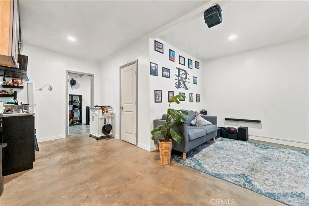 1113 E 85th