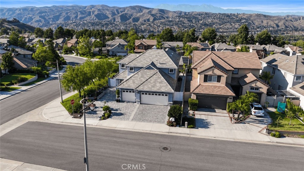 8805 E Crestview