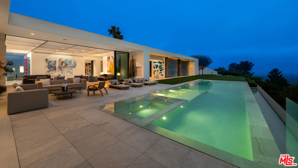 9265 Robin Drive