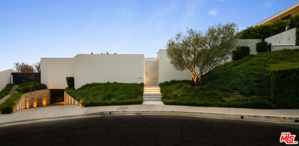 9265 Robin Drive