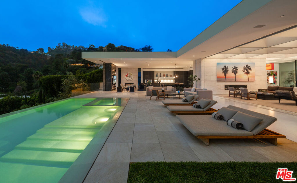 9265 Robin Drive
