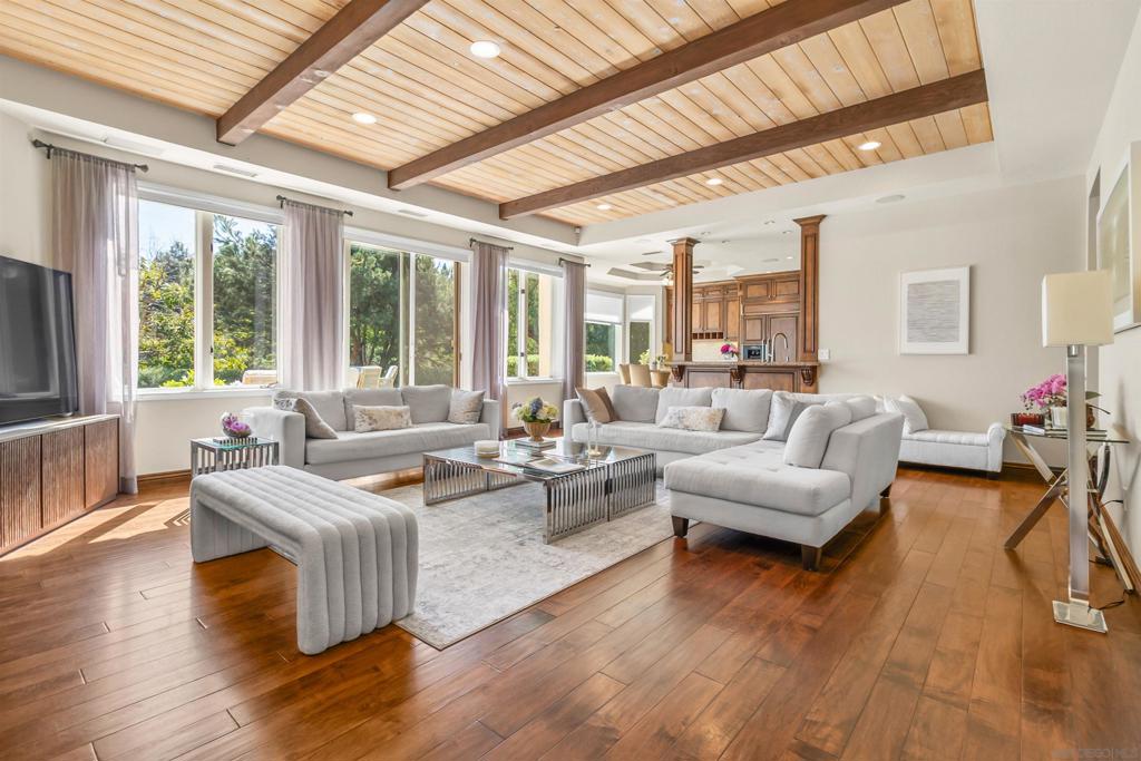 17941 Vista Lomas Dr