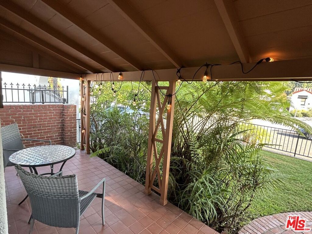 Photo of 3161 Vera Avenue, Los Angeles, CA 90034 (MLS # 25609349)