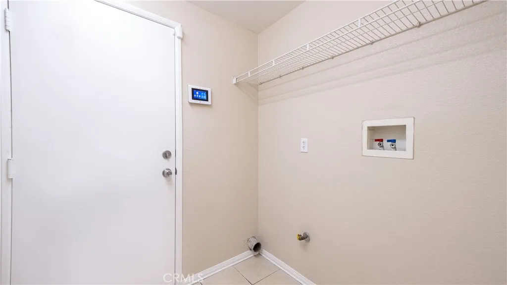 Fontana, California 92336, United States, 4 Bedrooms Bedrooms, ,3 BathroomsBathrooms,Residential,Active,207917