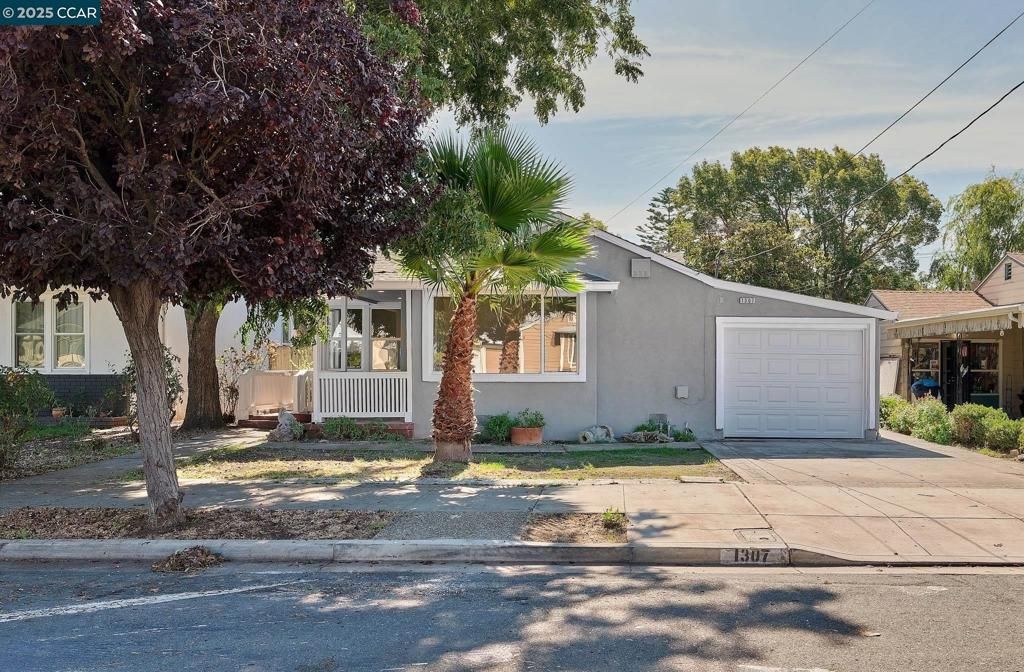 Photo of 1307 W 8Th St St, Antioch, CA 94509 (MLS # 41115151)
