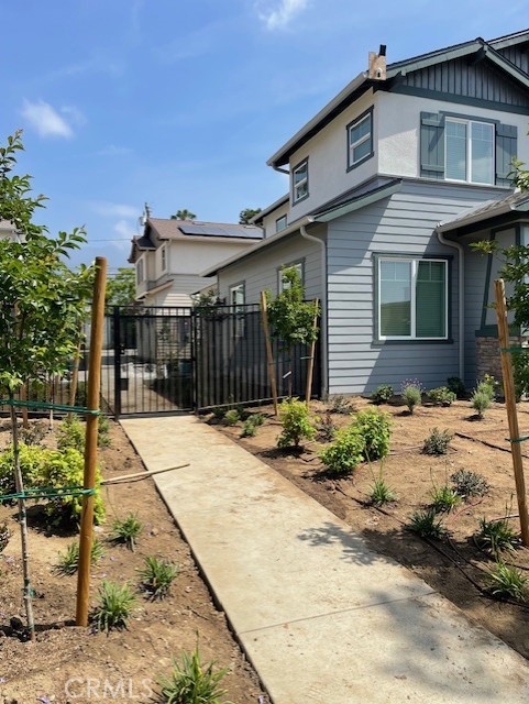 613 E Walnut Avenue