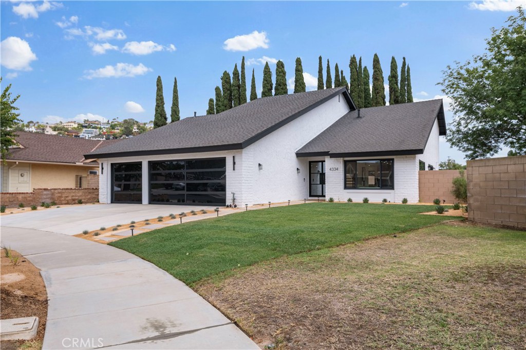 4334 E Ruth Pl