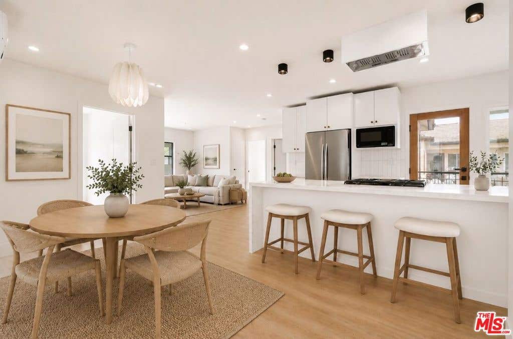 Photo of 4017 Grand View Boulevard, Culver City, CA 90066 (MLS # 26845485)
