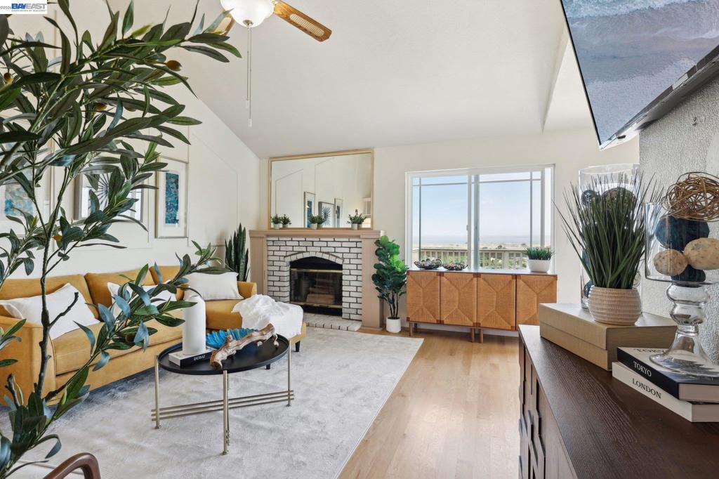 323 323 Rosemarie Pl