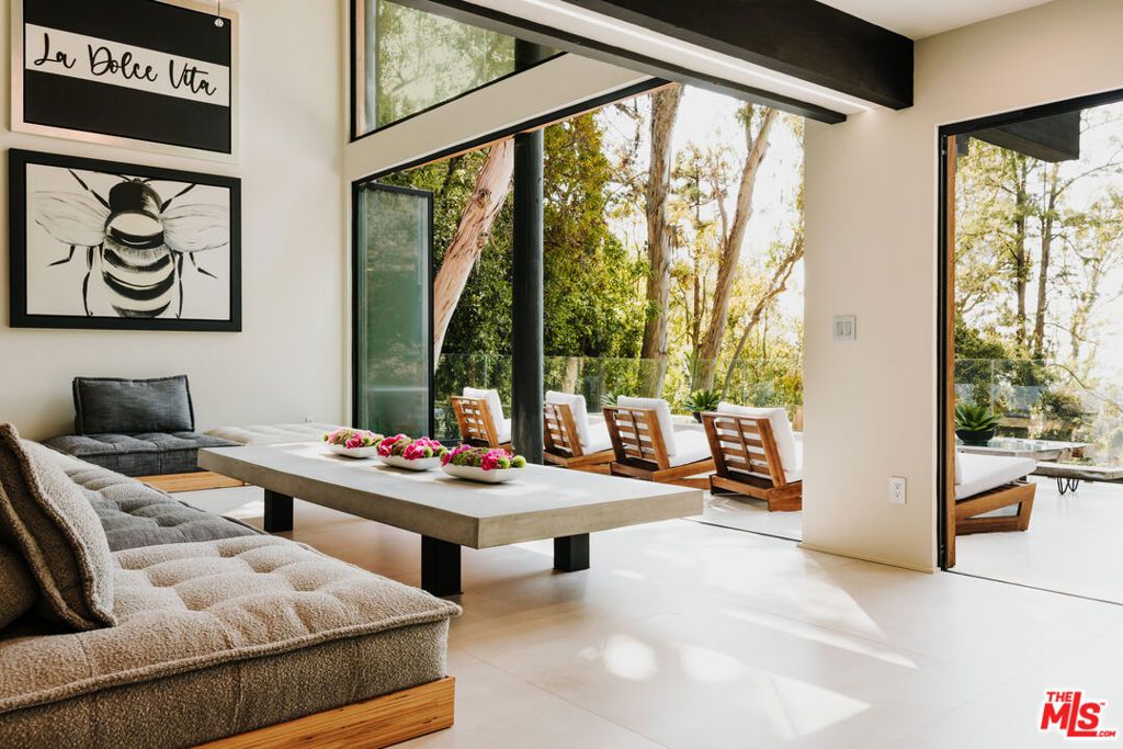 Photo of 1509 Amalfi Drive, Pacific Palisades, CA 90272 (MLS # 25603877)