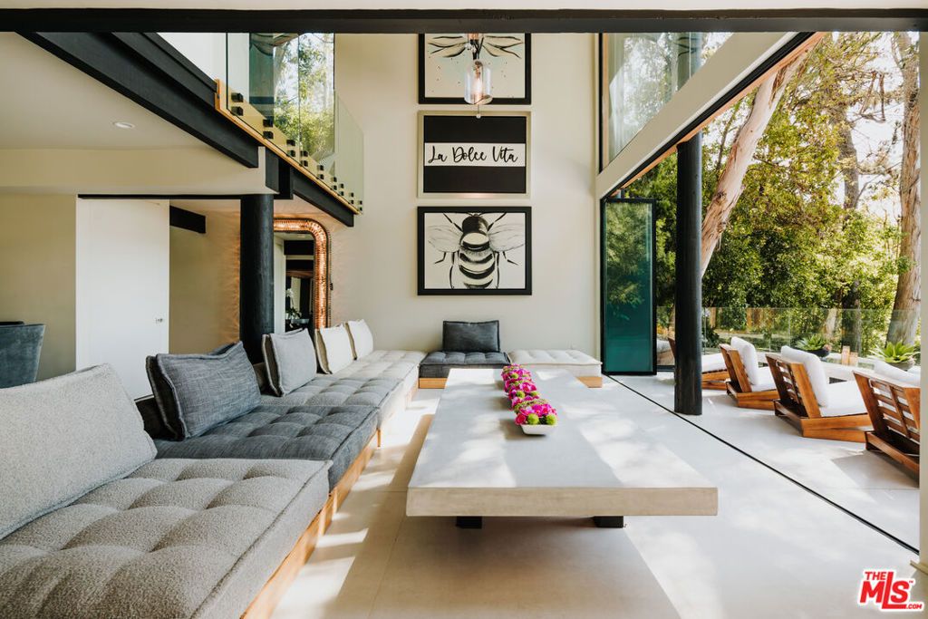 Photo of 1509 Amalfi Drive, Pacific Palisades, CA 90272 (MLS # 25603877)