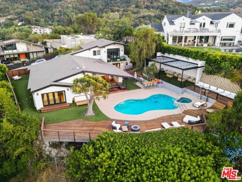 Photo of 11308 Dona Teresa Drive, Studio City, CA 91604 (MLS # 26105586)