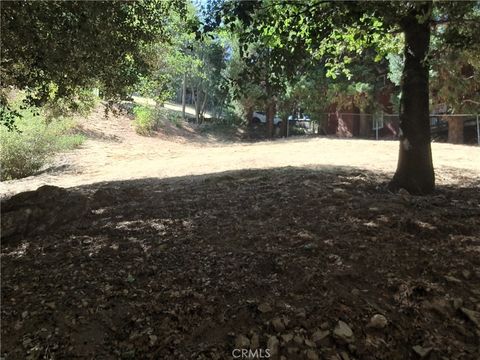 Photo of 24814 Edelweiss Dr, Crestline, CA 92325 (MLS # IV25245799)
