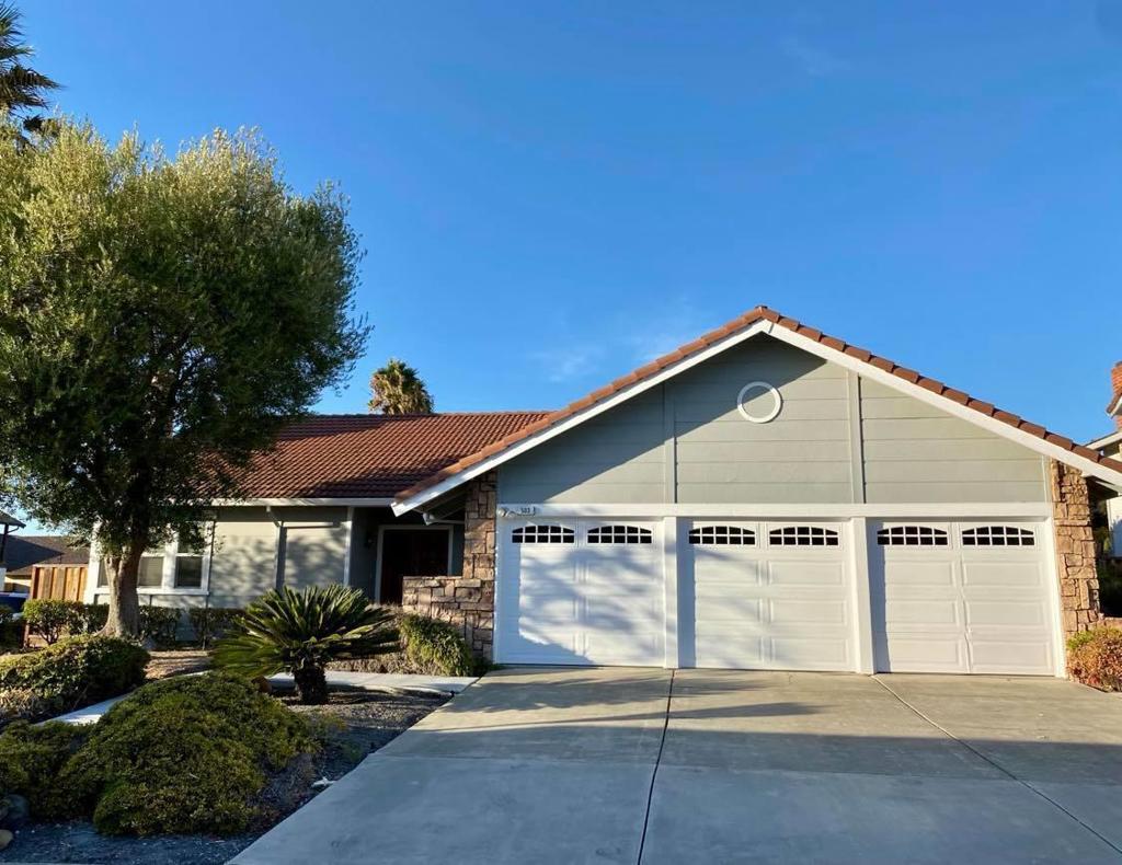 Very spacious 1863sqft and Large 3 car garage, 3 large bedrooms 2 full bathrooms, walk in closet, clean spaces, Large formal dinning room, separate living room and family room. Nice backyard. Family neighborhood, highly rated schools, close to shopping, restaurants, pristine neighborhood. Easy commute to many high tech companies.