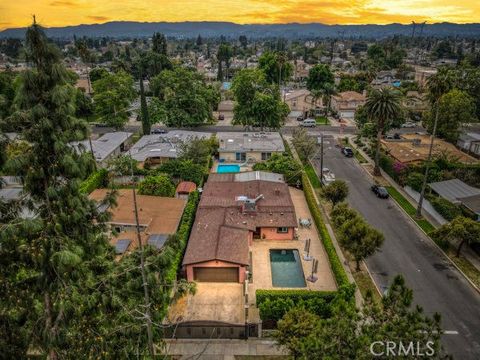 Photo of 18750 Keswick Street, Reseda, CA 91335 (MLS # SR25234533)