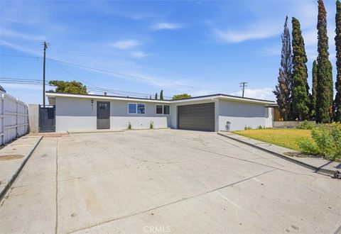 Photo of 411 Lemar Avenue, Oxnard, CA 93036 (MLS # SR26093029)