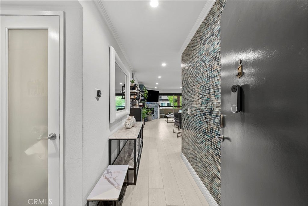5515 Canoga 129